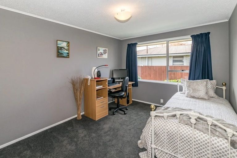 Photo of property in 2/6 Cam Place, Harewood, Christchurch, 8051