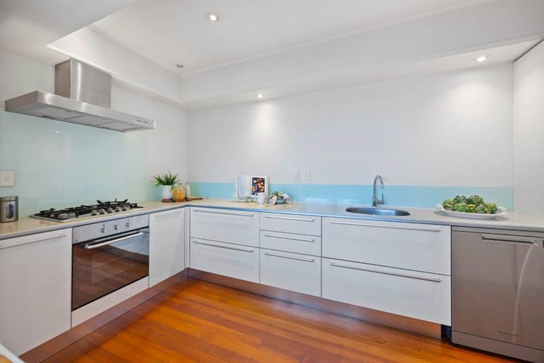 Photo of property in 24 Takutai Avenue, Bucklands Beach, Auckland, 2012