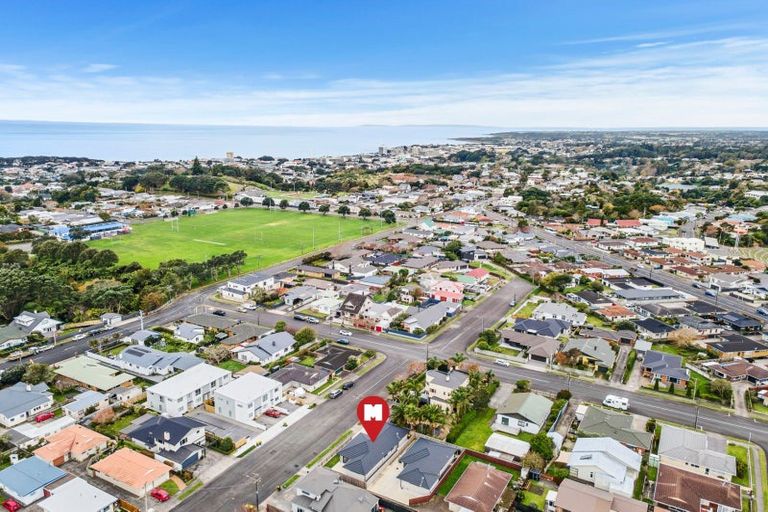 Photo of property in 5a Massey Street, Westown, New Plymouth, 4310