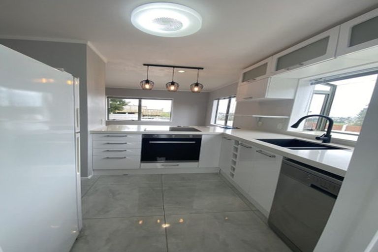 Photo of property in 2/102 Manuka Road, Bayview, Auckland, 0629