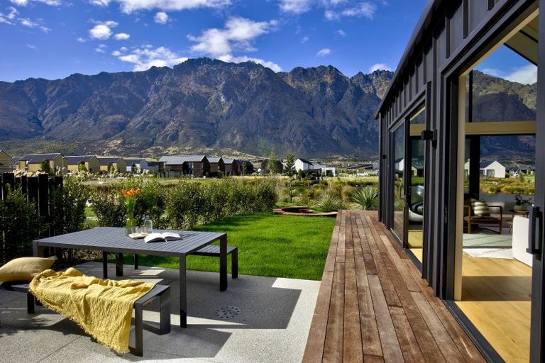Photo of property in 7 Centurion Court, Jacks Point, 9371