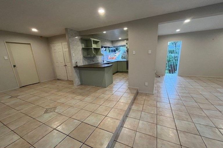 Photo of property in 1 Evelyn Road, Cockle Bay, Auckland, 2014