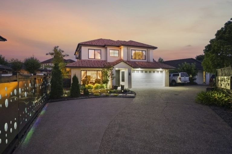 Photo of property in 20 Heyington Way, East Tamaki Heights, Auckland, 2016