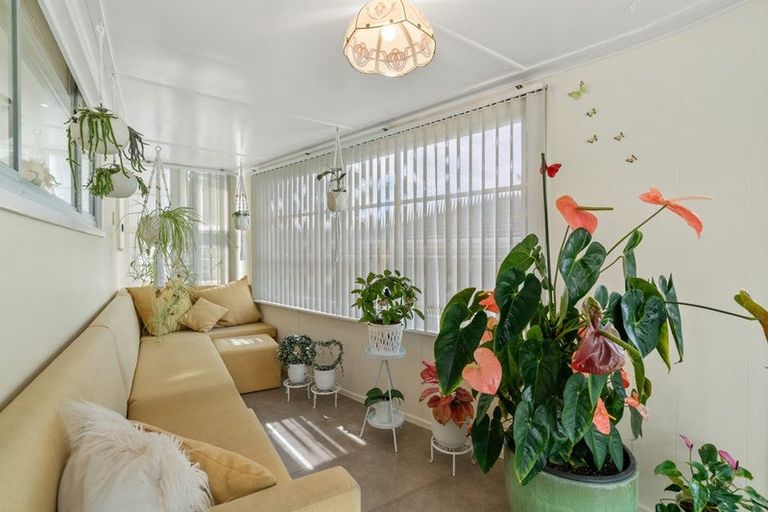 Photo of property in 27 Miro Road, Mangere Bridge, Auckland, 2022