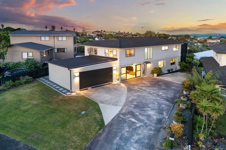 Photo of property in 42 Albatross Road, Red Beach, 0932