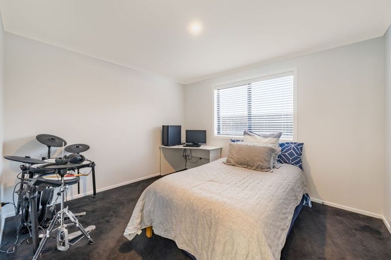 Photo of property in 1 Taraiti Crescent, Kenepuru, Porirua, 5022