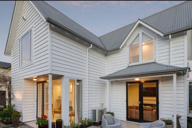 Photo of property in 34 Aikmans Road, Merivale, Christchurch, 8014