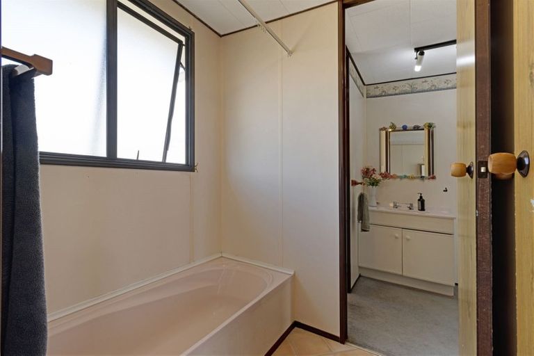 Photo of property in 34a Riserra Drive, Ranui, Auckland, 0612