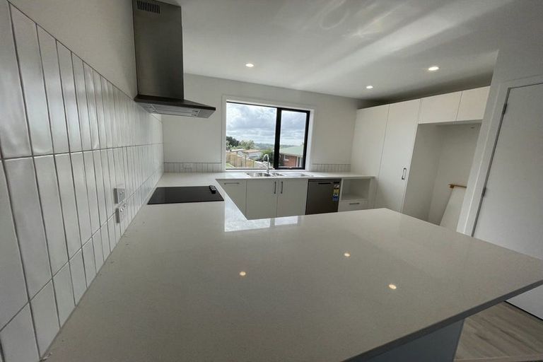 Photo of property in 3/504 Don Buck Road, Massey, Auckland, 0614