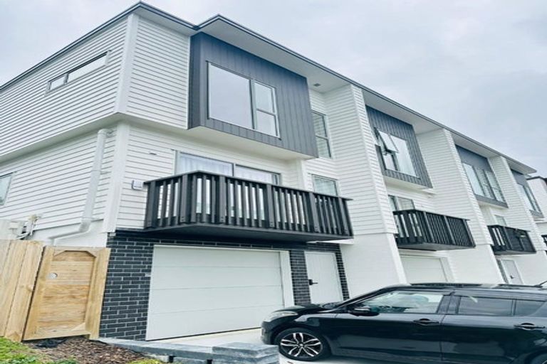 Photo of property in 39 Lawson Creek Street, Massey, Auckland, 0614