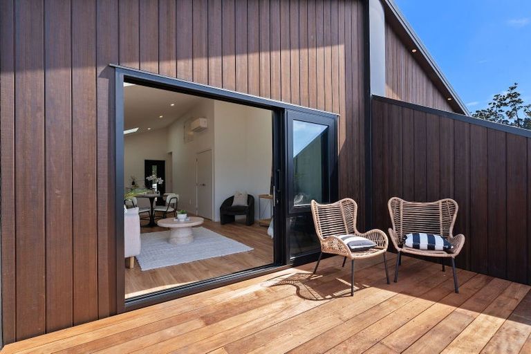 Photo of property in 27b Westhaven Drive, Tawa, Wellington, 5028
