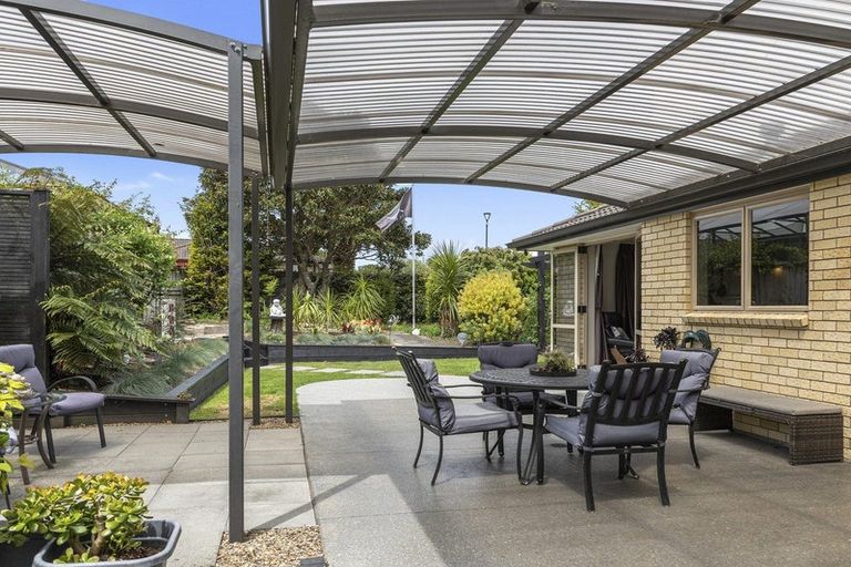 Photo of property in 17 Olive Close, Omokoroa, 3114