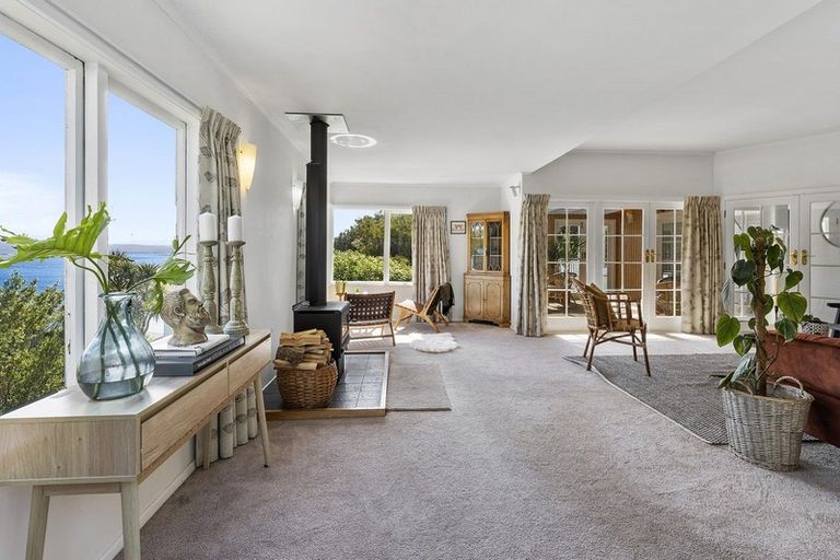 Photo of property in 25 Tai Paku Paku Road, Karaka Bays, Wellington, 6022