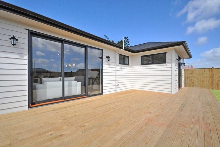 Photo of property in 20 Konoba Avenue, Kumeu, 0810