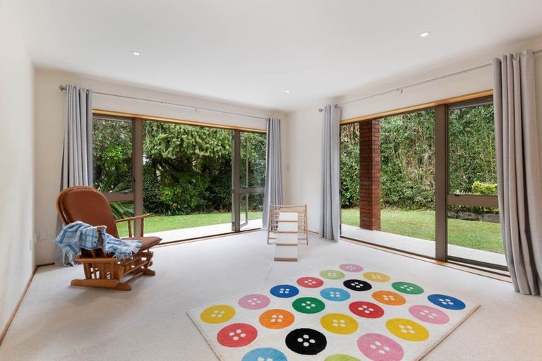 Photo of property in 2/60 Aberdeen Road, Campbells Bay, Auckland, 0620