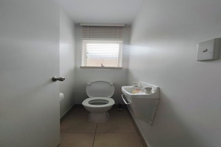 Photo of property in 3 Queen Natalie Place, Massey, Auckland, 0614