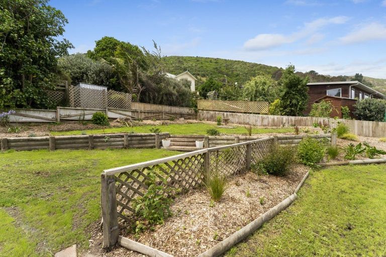 Photo of property in 38 Kakariki Grove, Waikanae, 5036