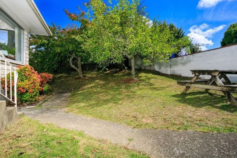 Photo of property in 2/19 Hamilton Place, Glenfield, Auckland, 0629