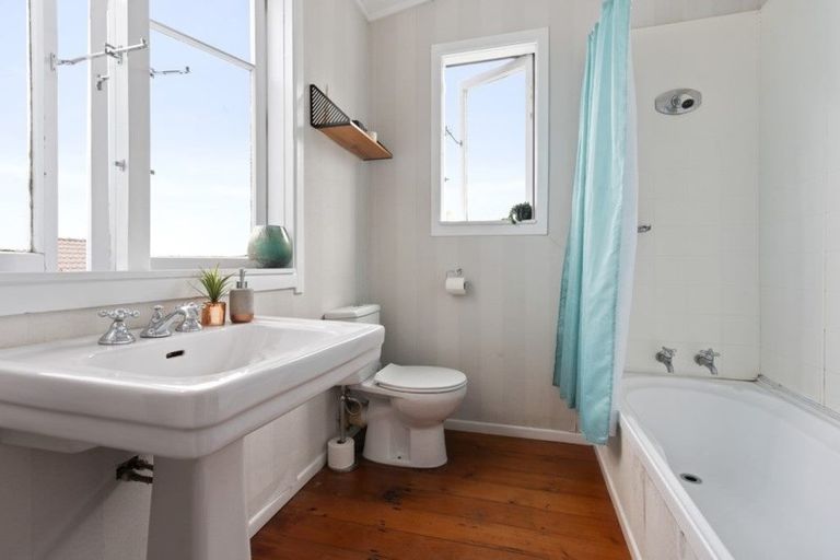 Photo of property in 8a Youngs Road, Papakura, 2110