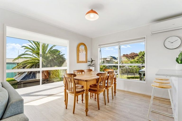 Photo of property in 10 Hinemoa Place, Snells Beach, 0920