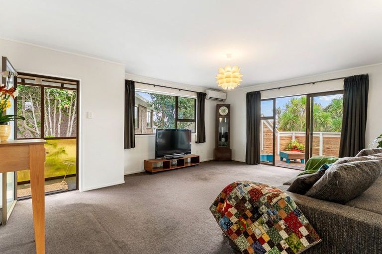 Photo of property in 2/6 Annette Avenue, Te Atatu South, Auckland, 0610