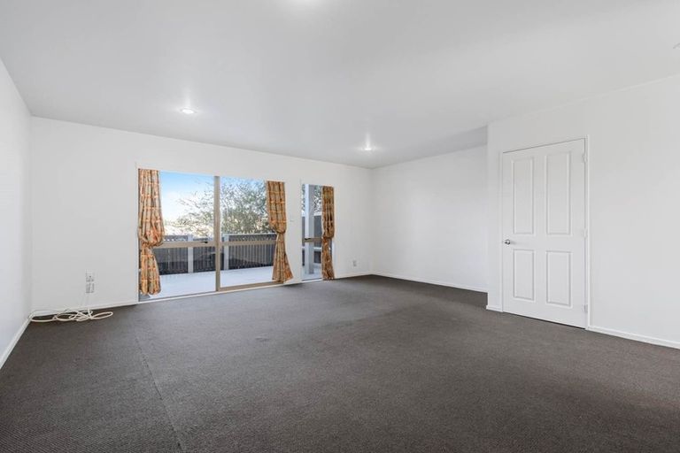 Photo of property in 26/3 Hulme Place, Henderson, Auckland, 0612