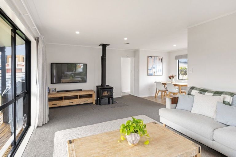 Photo of property in 100 Hillcrest Drive, Kelvin Grove, Palmerston North, 4414