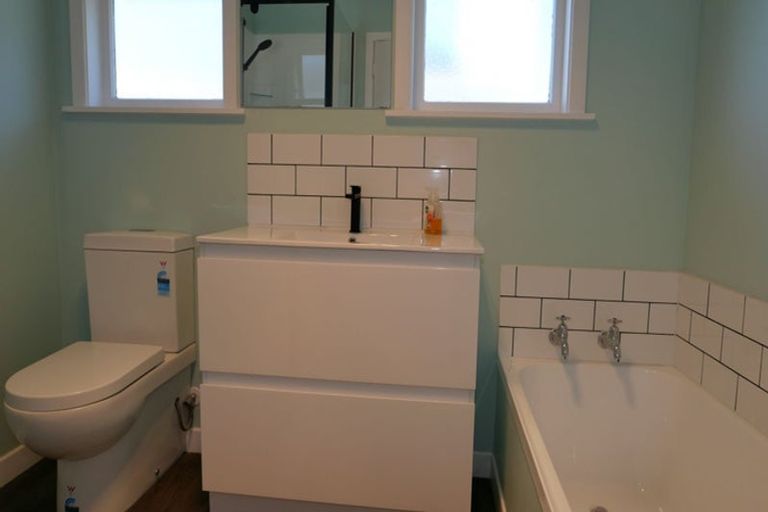 Photo of property in 132 Broderick Road, Johnsonville, Wellington, 6037