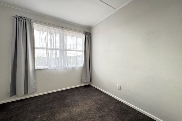 Photo of property in 16 Beazley Avenue, Paparangi, Wellington, 6037