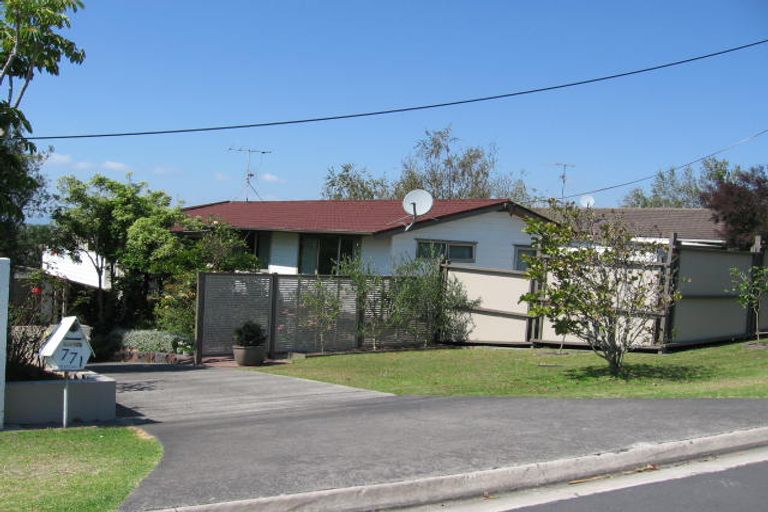 Photo of property in 771 East Coast Road, Northcross, Auckland, 0630