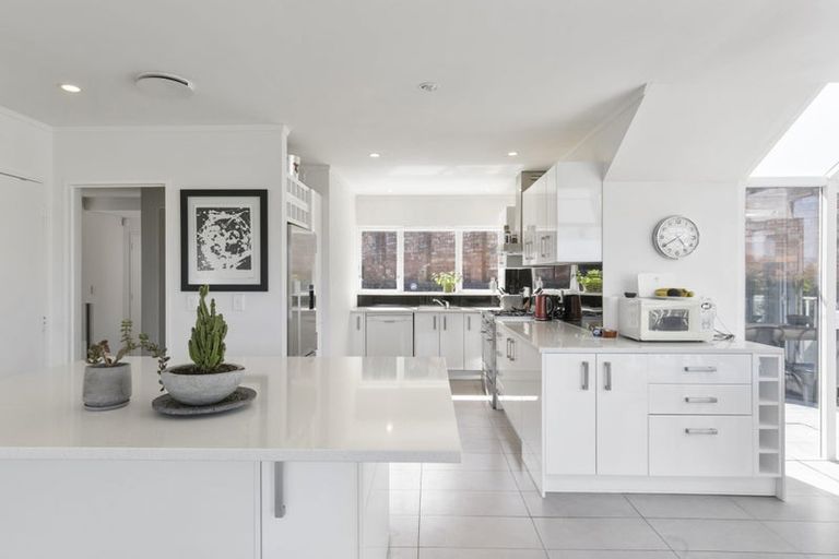Photo of property in 8 Nadia Grove, Khandallah, Wellington, 6035