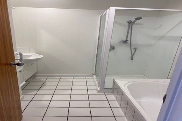 Photo of property in 8 Oakford Close, Riccarton, Christchurch, 8011