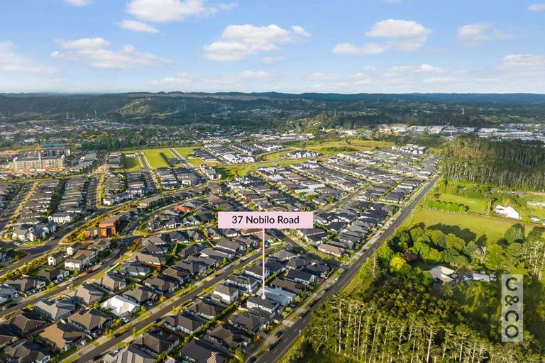 Photo of property in 37 Nobilo Road, Kumeu, 0810