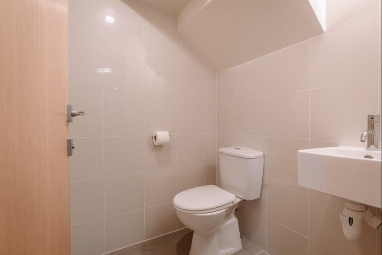 Photo of property in 2/35 Victoria Road, Mount Maunganui, 3116