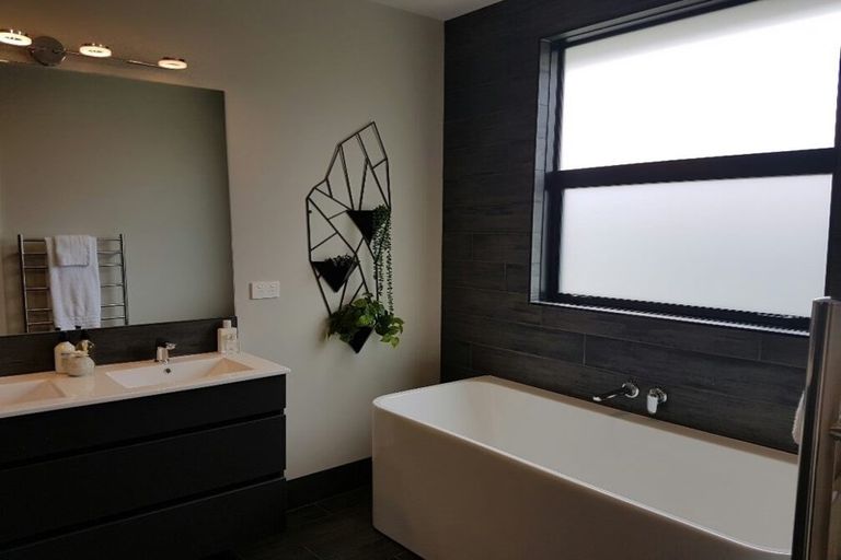 Photo of property in 2 Helen June Avenue, Flagstaff, Hamilton, 3210