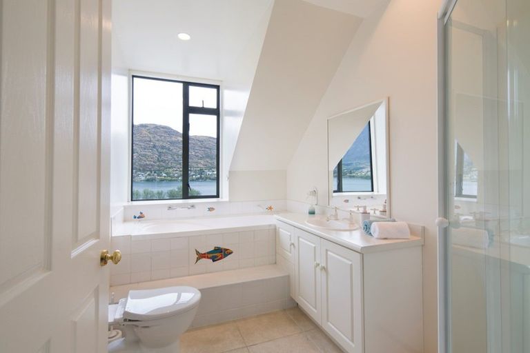 Photo of property in Marina Village, 10/10 Marina Drive, Frankton, Queenstown, 9300