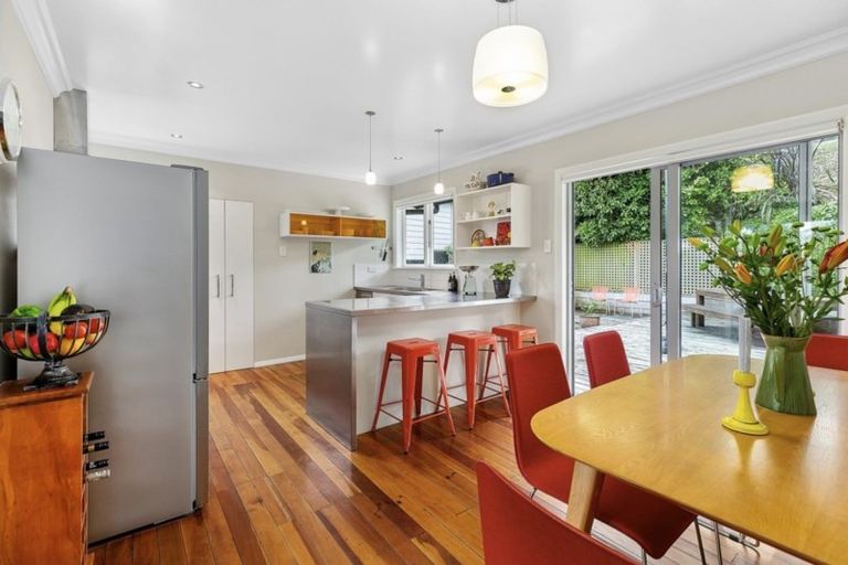 Photo of property in 23 West Road, Northland, Wellington, 6012