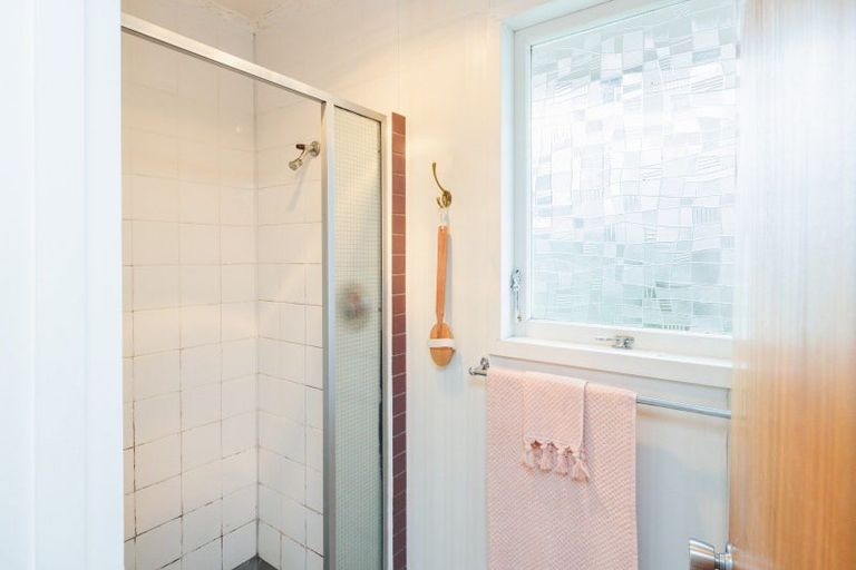 Photo of property in 17 Chilton Grove, Hokowhitu, Palmerston North, 4410