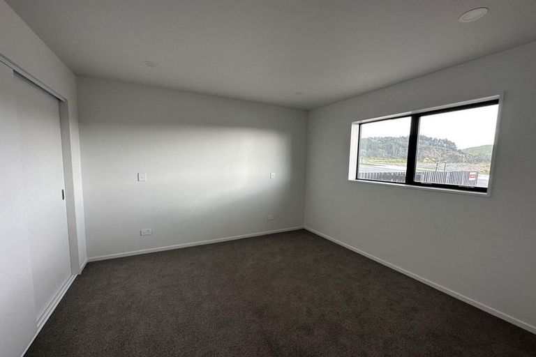 Photo of property in 35 Oakum Road, Whitby, Porirua, 5024