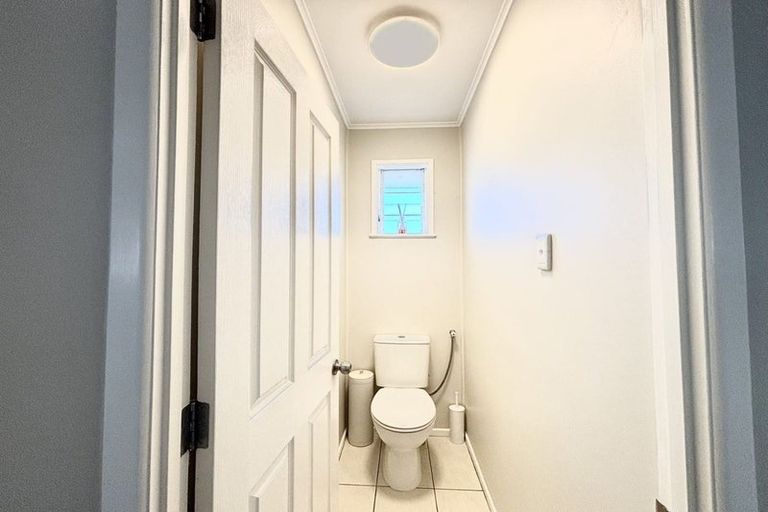 Photo of property in 31 School Road, Te Atatu South, Auckland, 0610