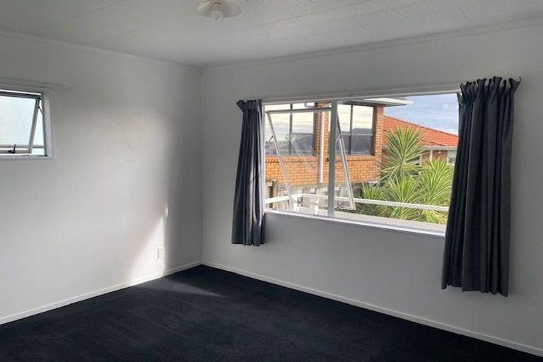 Photo of property in 1/86 Birkdale Road, Birkdale, Auckland, 0626