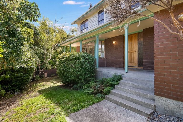 Photo of property in 5 Thatcher Crescent, Crofton Downs, Wellington, 6035