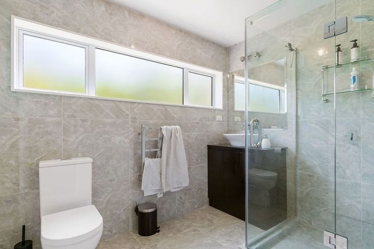 Photo of property in 28 Shah Place, Glen Eden, Auckland, 0602