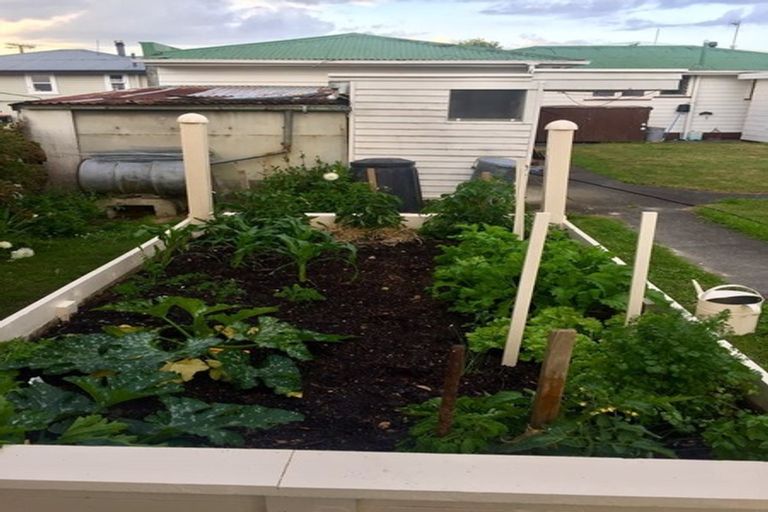 Photo of property in 1 Coddington Crescent, Masterton, 5810