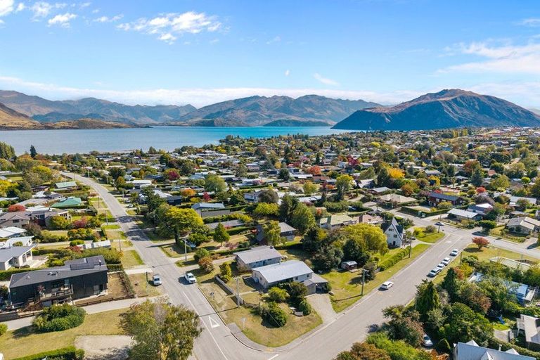 Photo of property in 70 Beech Street, Wanaka, 9305