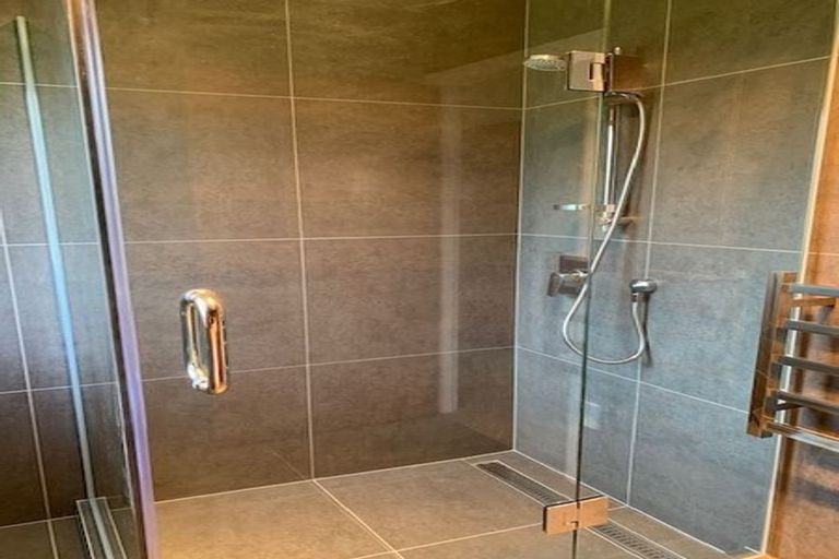 Photo of property in 11 Santiago Crescent, Unsworth Heights, Auckland, 0632