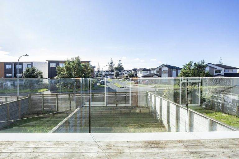 Photo of property in 101 Bordeaux Parade, Te Atatu South, Auckland, 0610