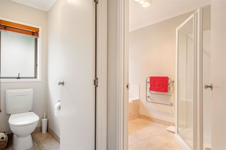 Photo of property in 3 Springtide Place, Red Beach, 0932