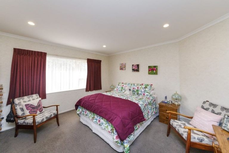 Photo of property in 44 Peter Hall Drive, Kelvin Grove, Palmerston North, 4414