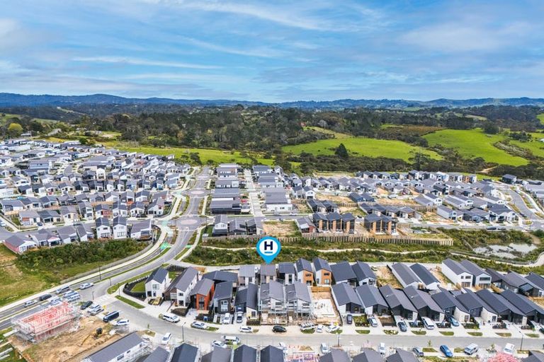 Photo of property in 10 Papai Lane, Massey, 0614